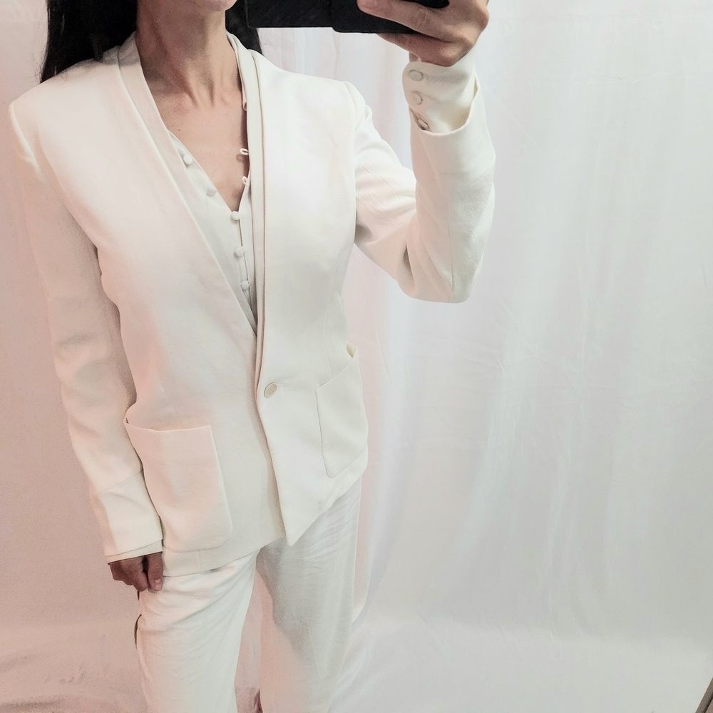 Elegant Maje White Blazer Open front v Neck Fashion. Layering - Picture 1 of 9